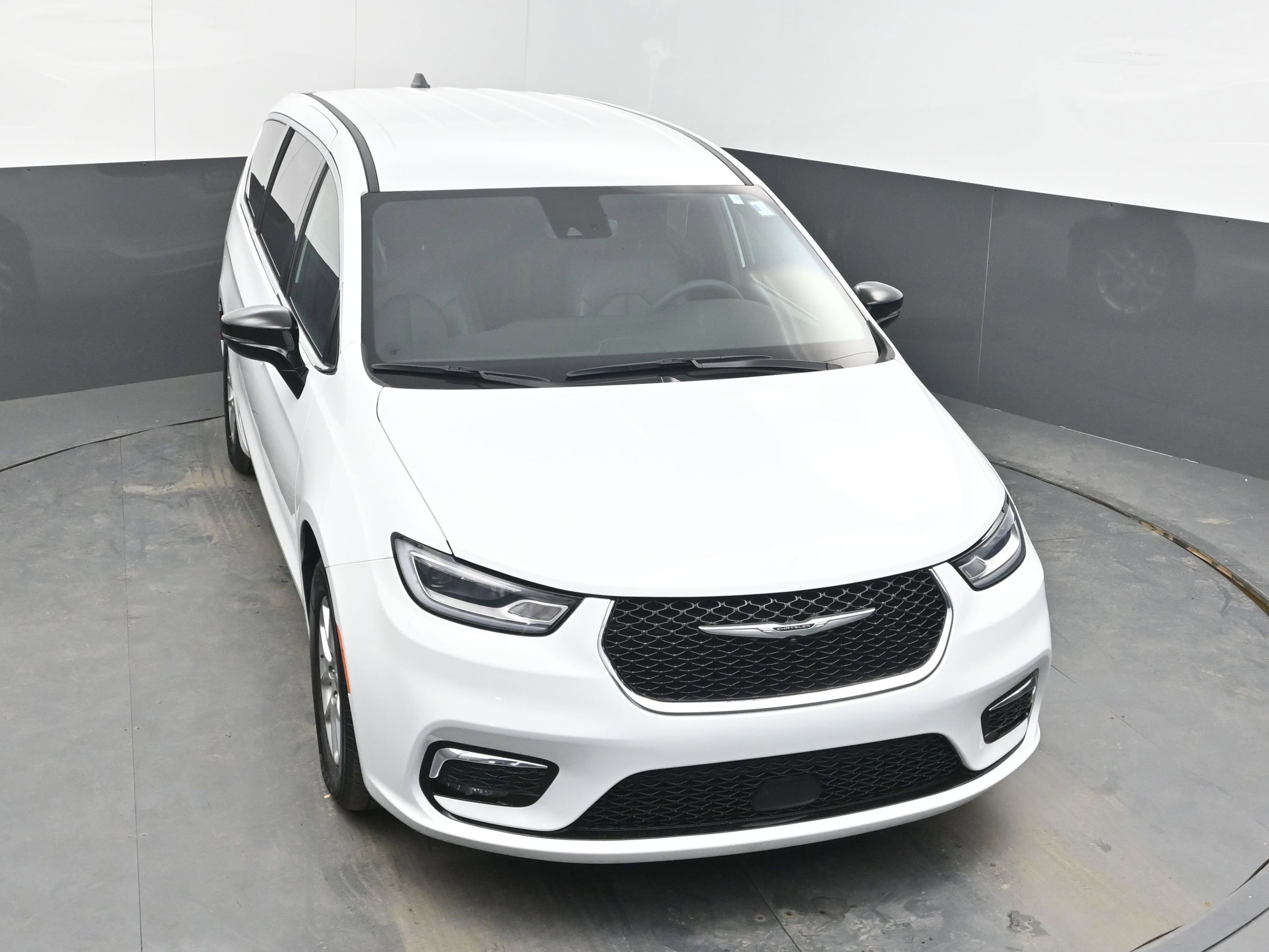 Used 2025 Chrysler Pacifica Select image 27