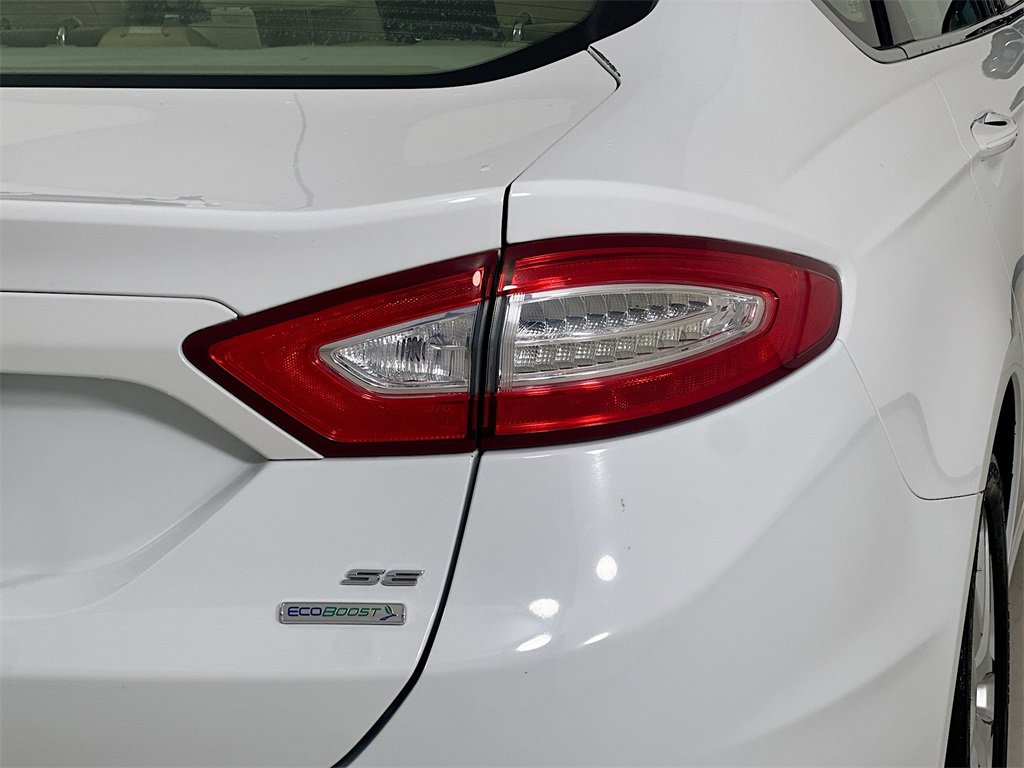 Used 2015 Ford Fusion SE w/ Equipment Group 202A image 4