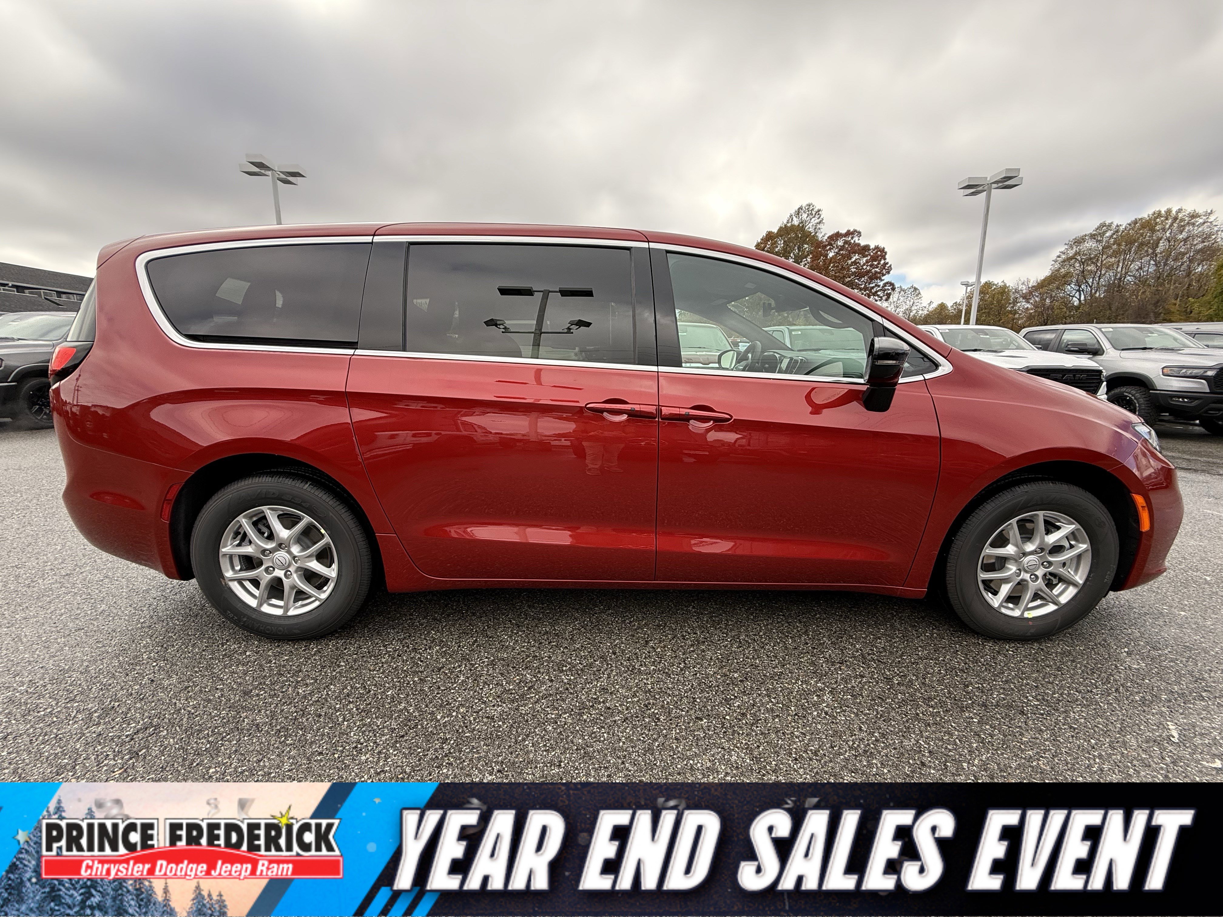 New 2026 Chrysler Pacifica Select image 2