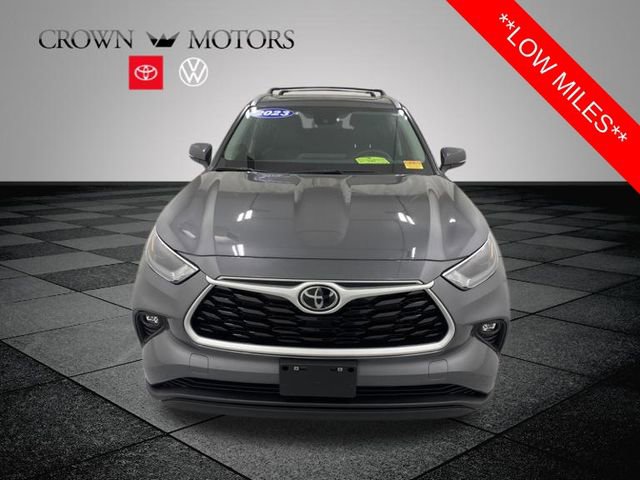 Used 2023 Toyota Highlander XLE image 2