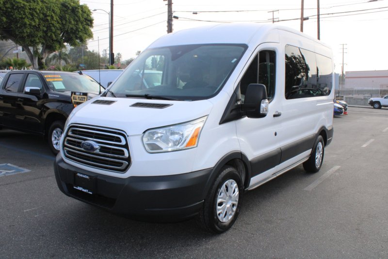Used 2017 Ford Transit 150 XLT image 3