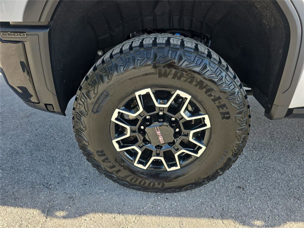 Used 2025 GMC Sierra 2500 AT4X image 11