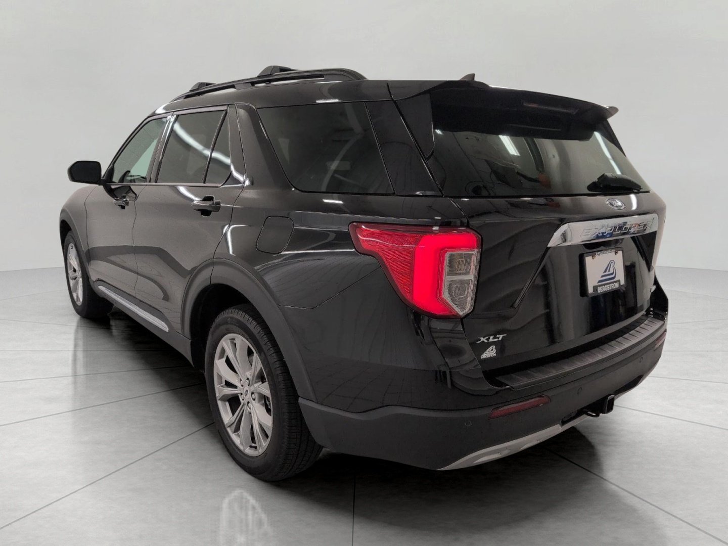 Used 2024 Ford Explorer XLT w/ Equipment Group 202A AWD/4WD image 21