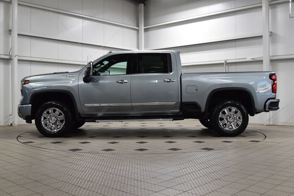 New 2026 Chevrolet Silverado 2500 High Country w/ High Country Premium Package AWD/4WD image 4