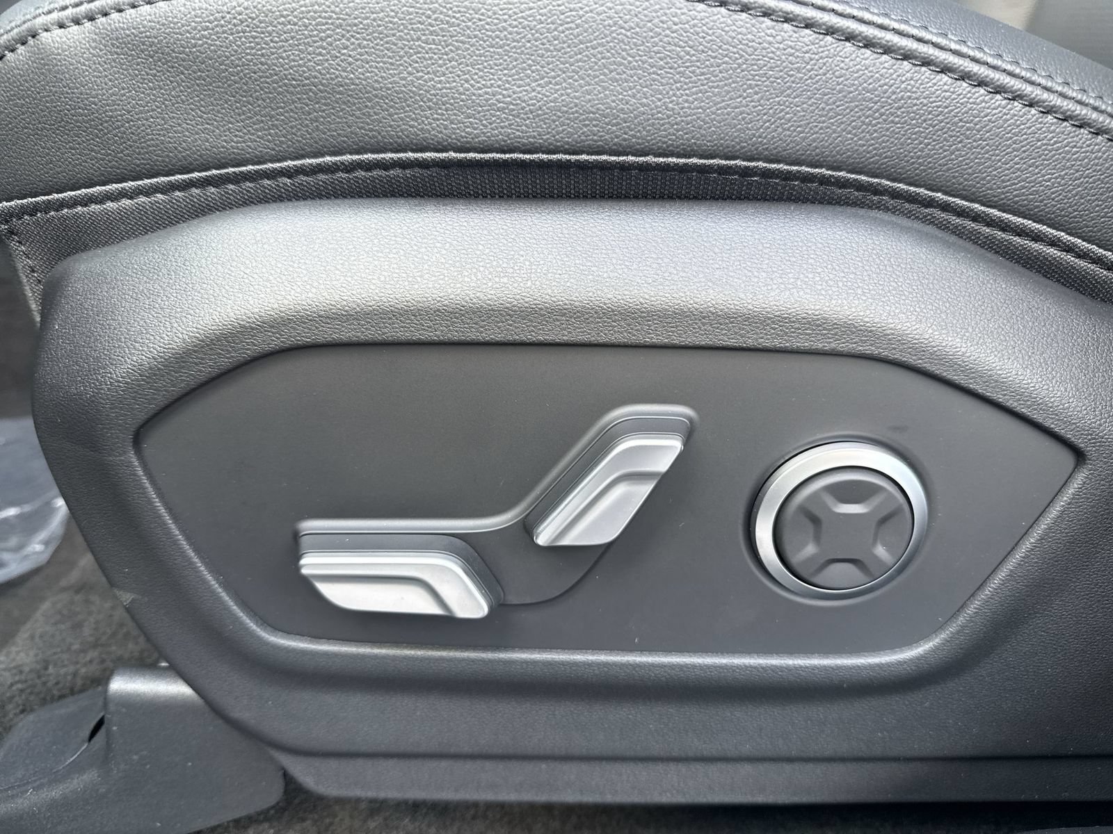 Certified 2026 Hyundai Santa Fe Limited AWD/4WD image 15