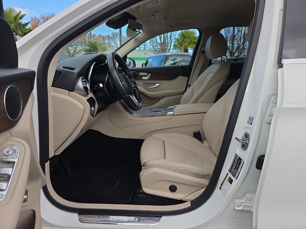 Used 2022 Mercedes-Benz GLC 300 image 4