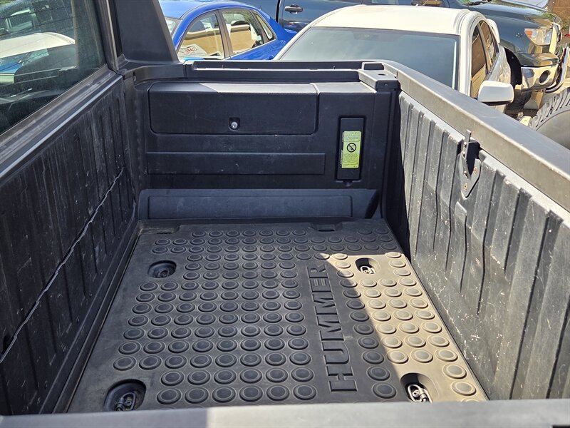 Used 2005 HUMMER H2 SUT w/ Preferred Equipment Group AWD/4WD image 9