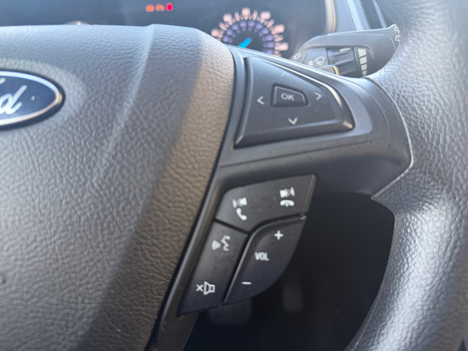 Used 2017 Ford Edge SE FWD image 18