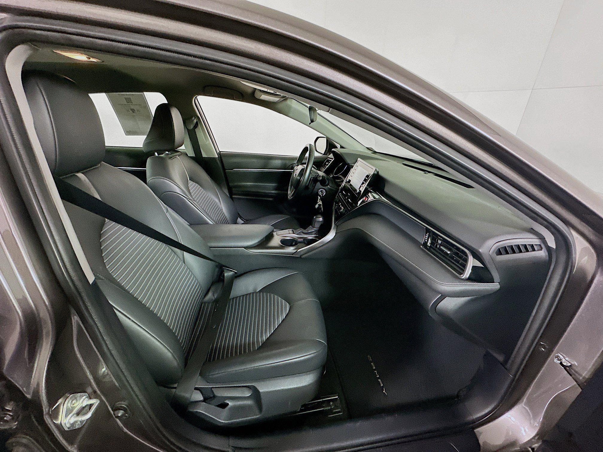 Used 2023 Toyota Camry SE image 32