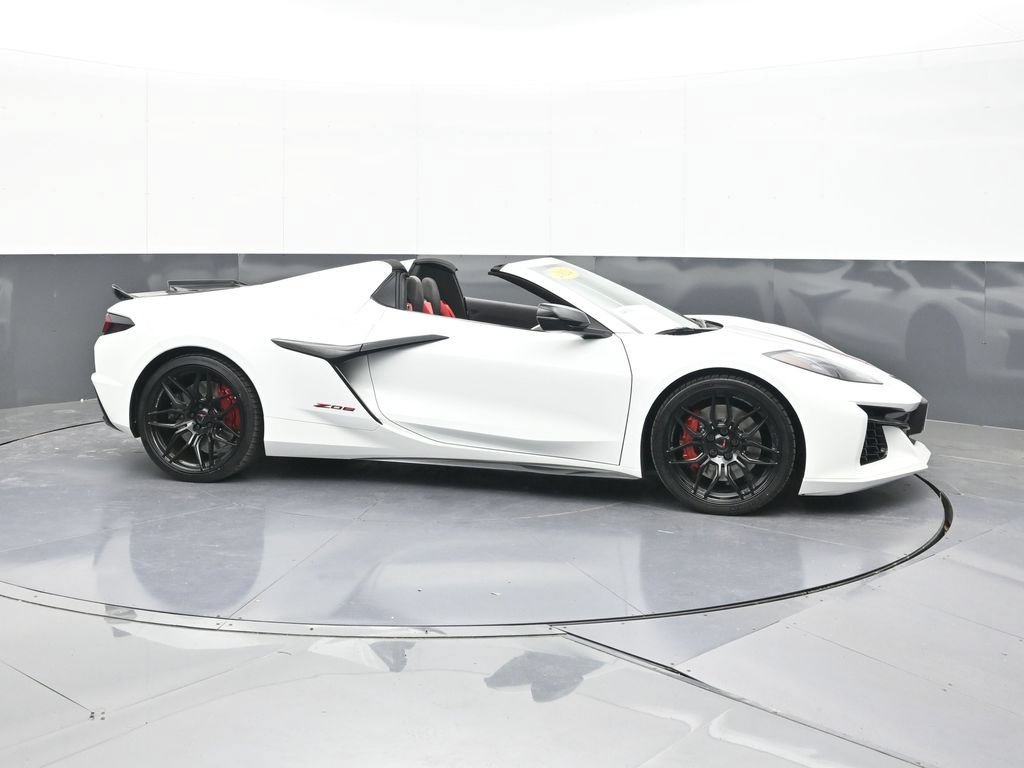 Used 2024 Chevrolet Corvette Z06 RWD image 10