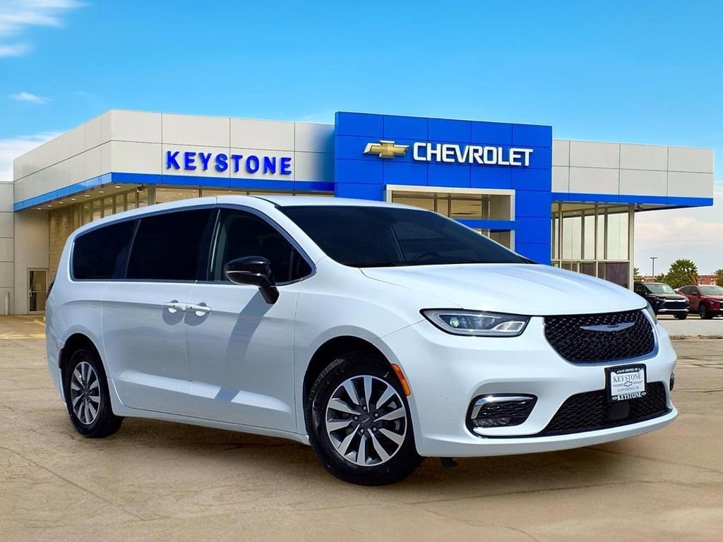 Used 2024 Chrysler Pacifica Limited FWD image 1