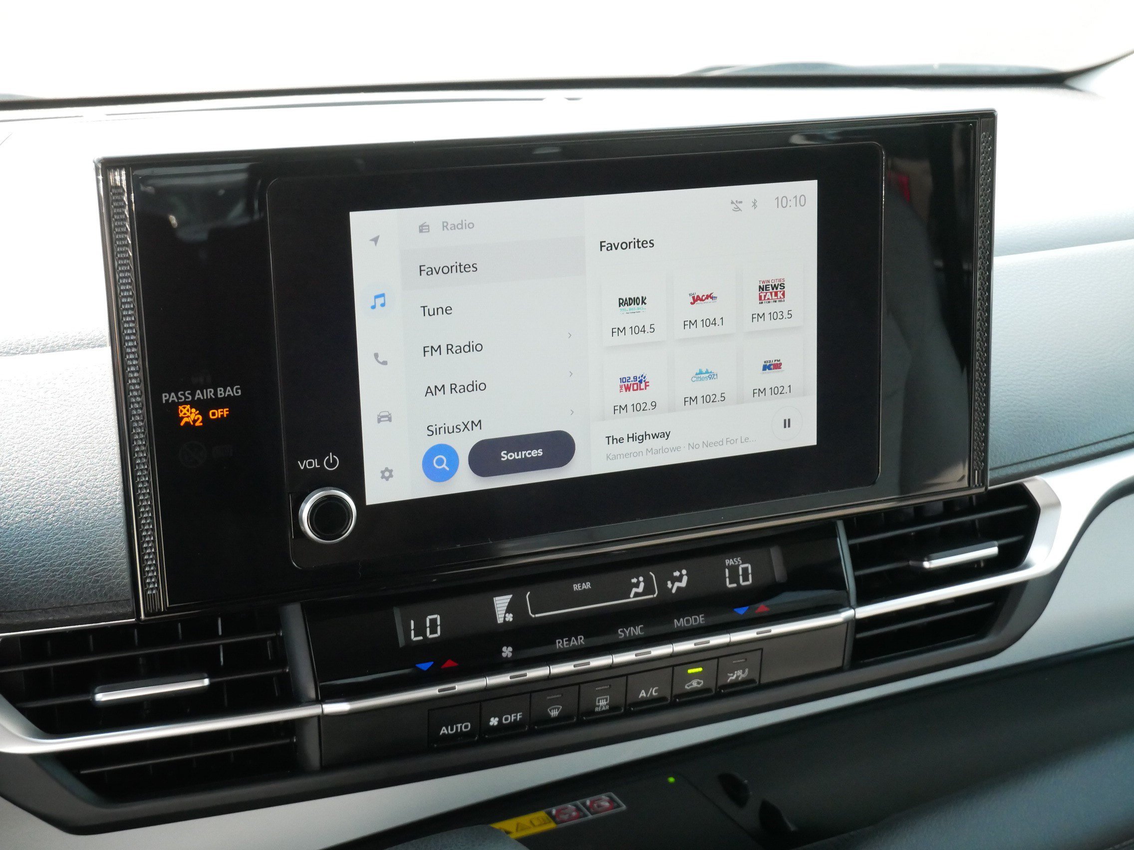 Certified 2025 Toyota Sienna LE FWD image 22