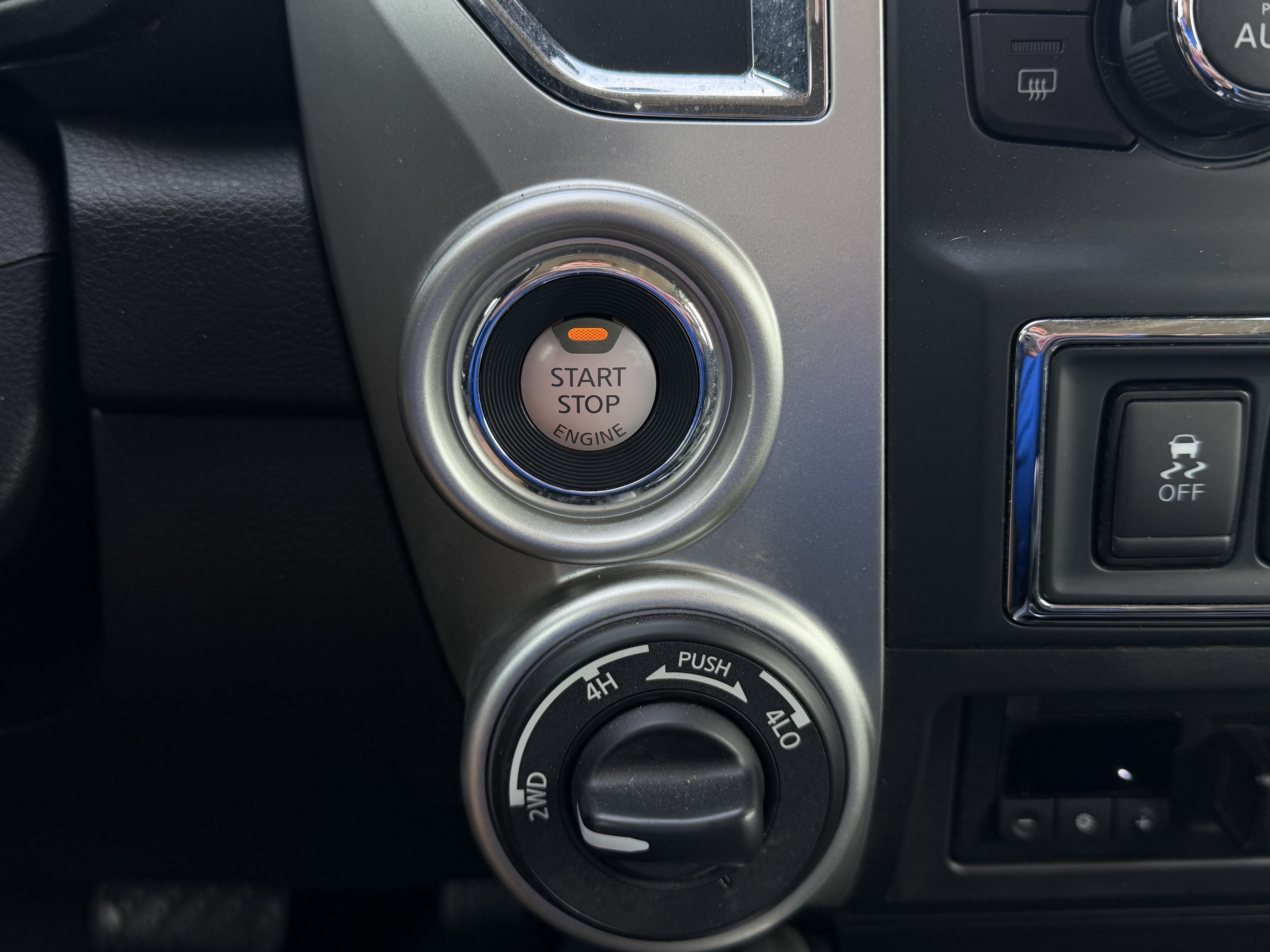 Used 2021 Nissan Titan SV w/ SV Convenience Package AWD/4WD image 25