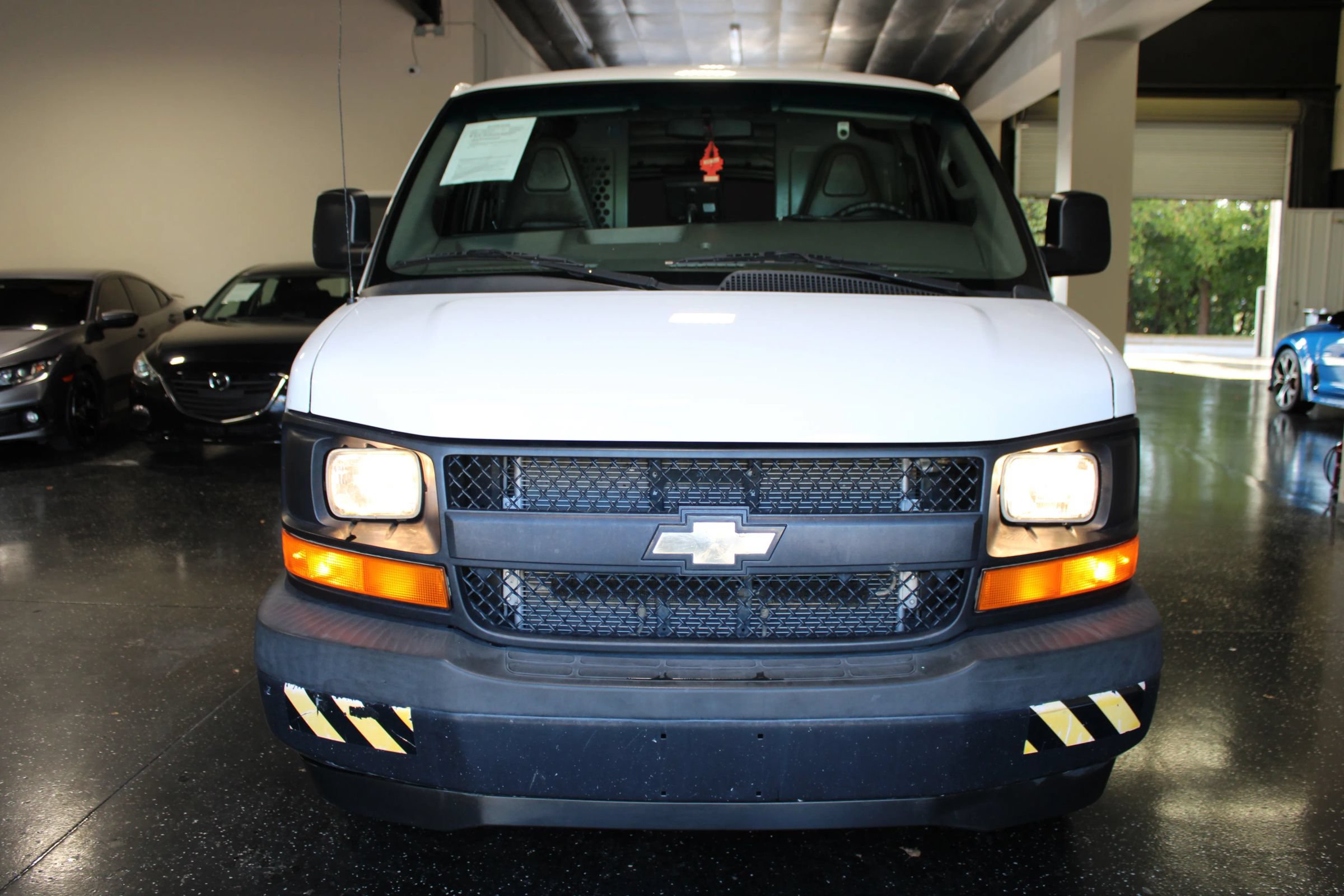 Used 2017 Chevrolet Express 2500 Extended RWD image 7