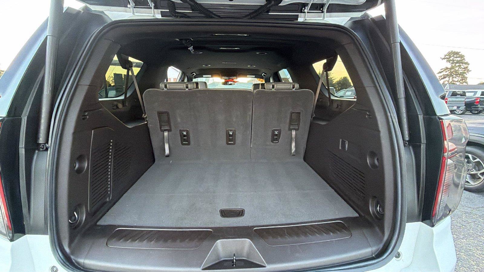 Used 2023 Chevrolet Suburban LT RWD image 13