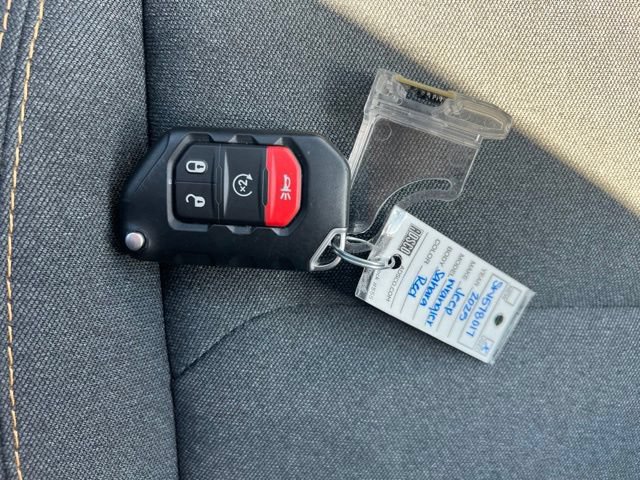 Used 2025 Jeep Wrangler Unlimited Sahara AWD/4WD image 16