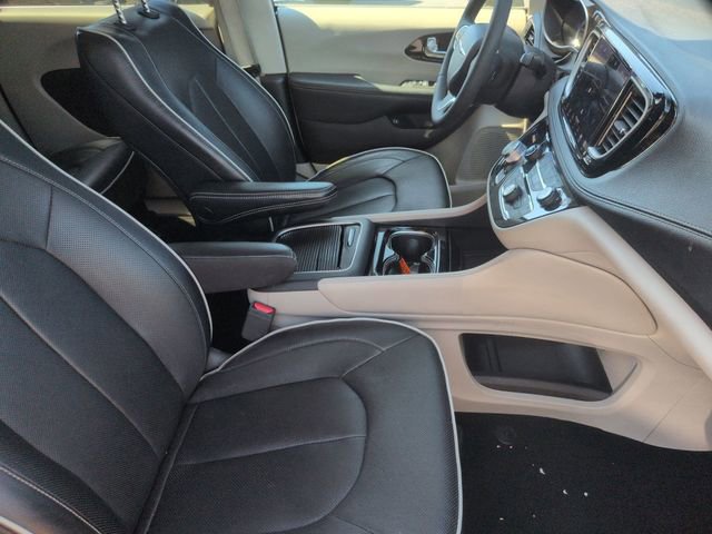 Used 2023 Chrysler Pacifica Limited FWD image 35