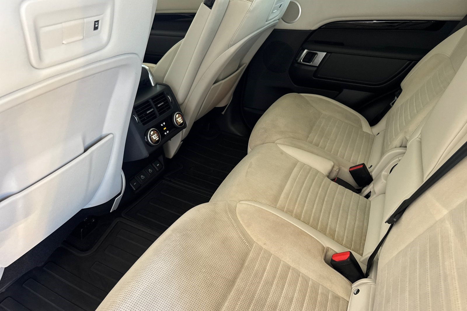 Used 2022 Land Rover Discovery S AWD/4WD image 31