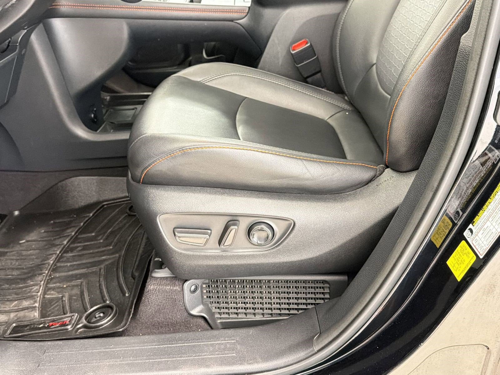 Used 2021 Toyota Sienna XSE w/ XSE Plus Package image 14