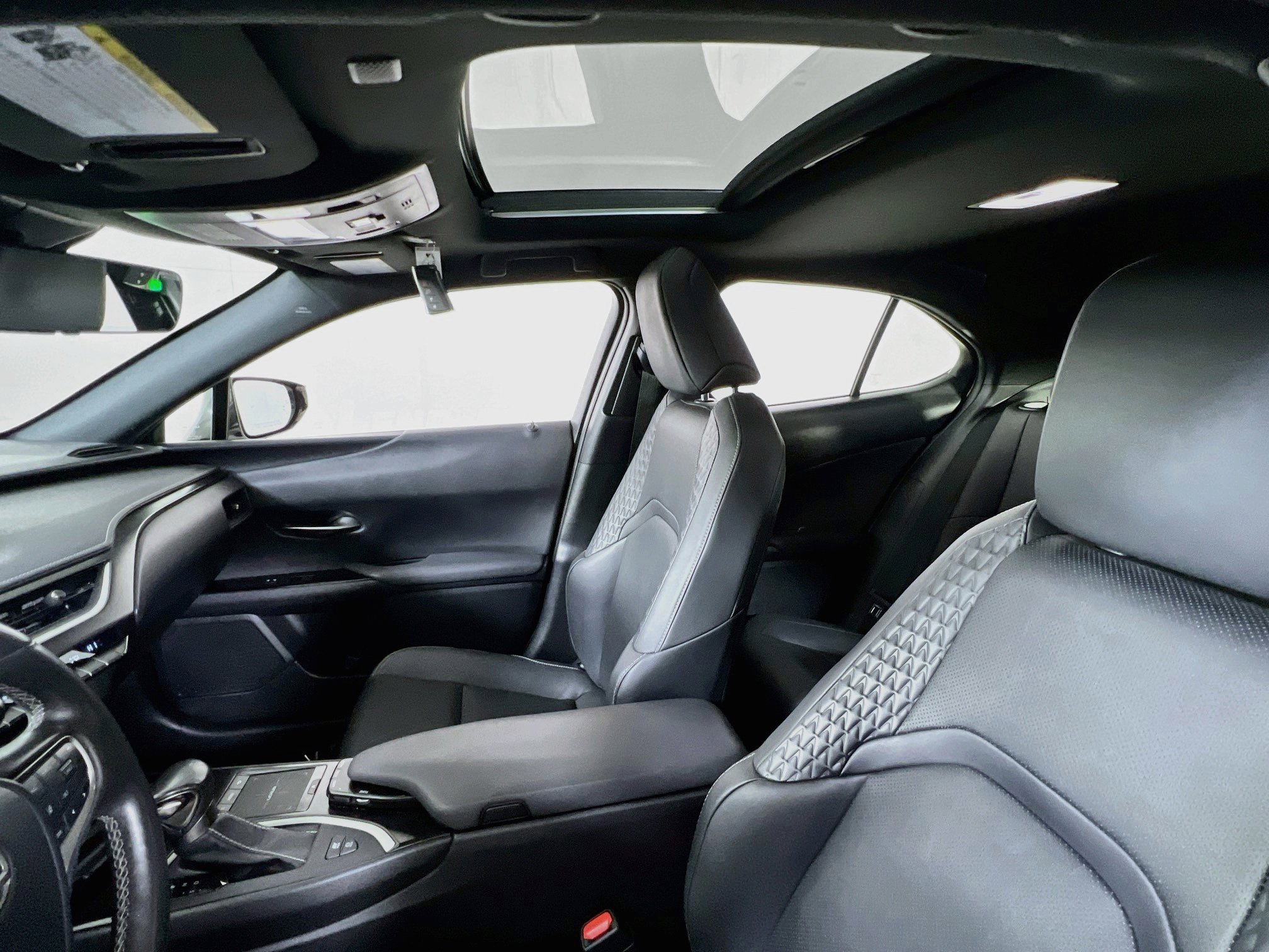 Used 2022 Lexus UX 250h w/ Premium Package AWD/4WD image 21
