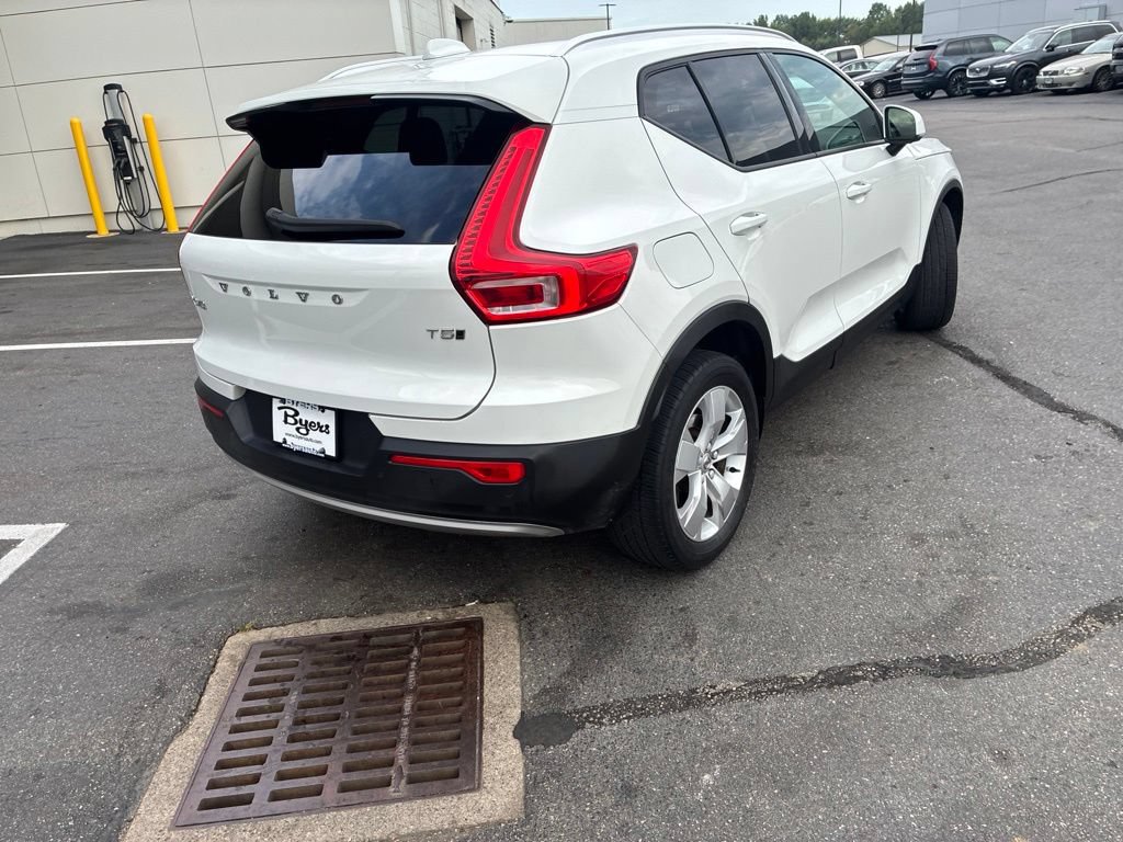 Used 2020 Volvo XC40 T5 Momentum AWD/4WD image 3