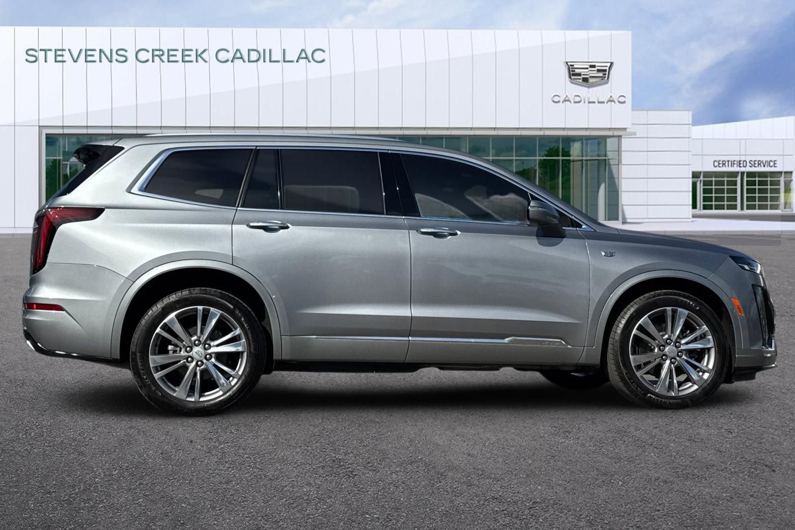 Certified 2025 Cadillac XT6 Premium Luxury image 2