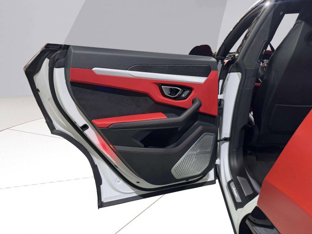 Used 2019 Lamborghini Urus image 48