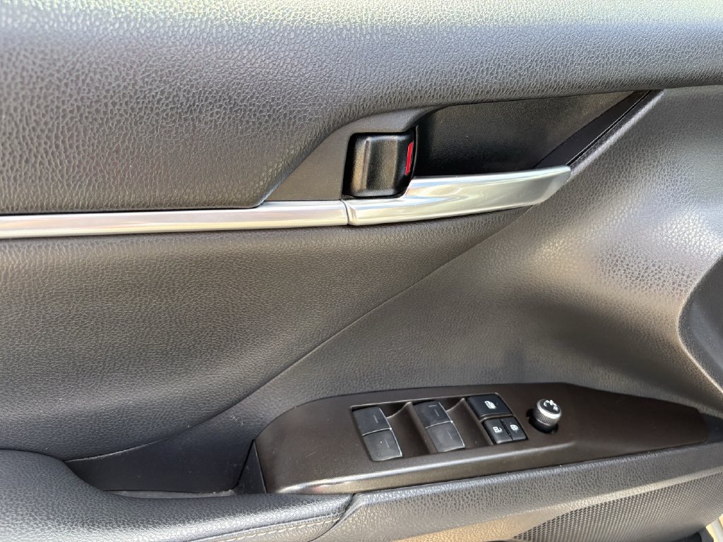 Used 2021 Toyota Camry XSE FWD image 11