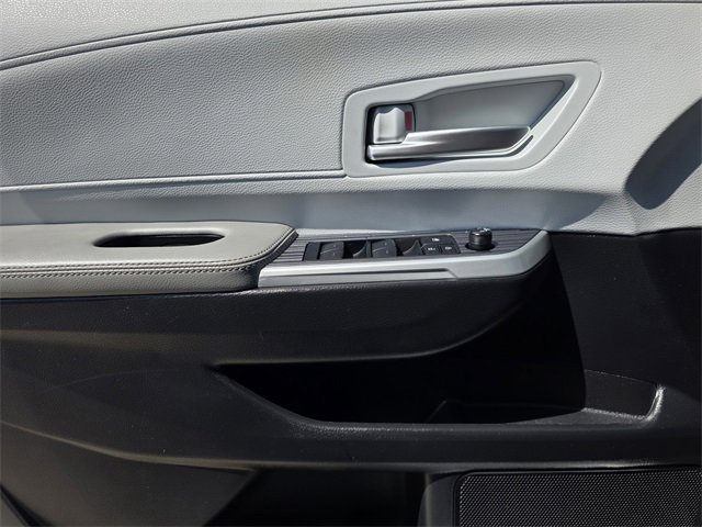 Used 2025 Toyota Sienna XLE image 17