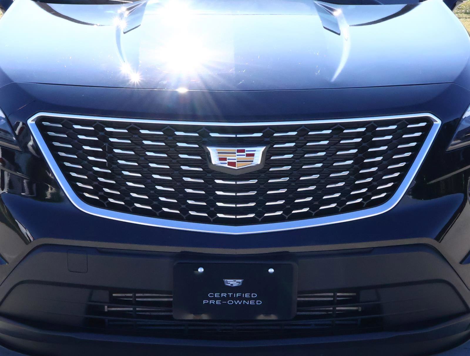 Used 2023 Cadillac XT4 Luxury w/ Cold Weather Package image 8