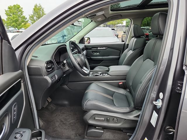 Used 2025 Honda Pilot Touring image 14