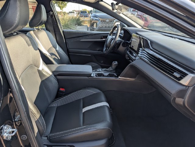 Used 2025 Toyota Camry SE FWD image 31