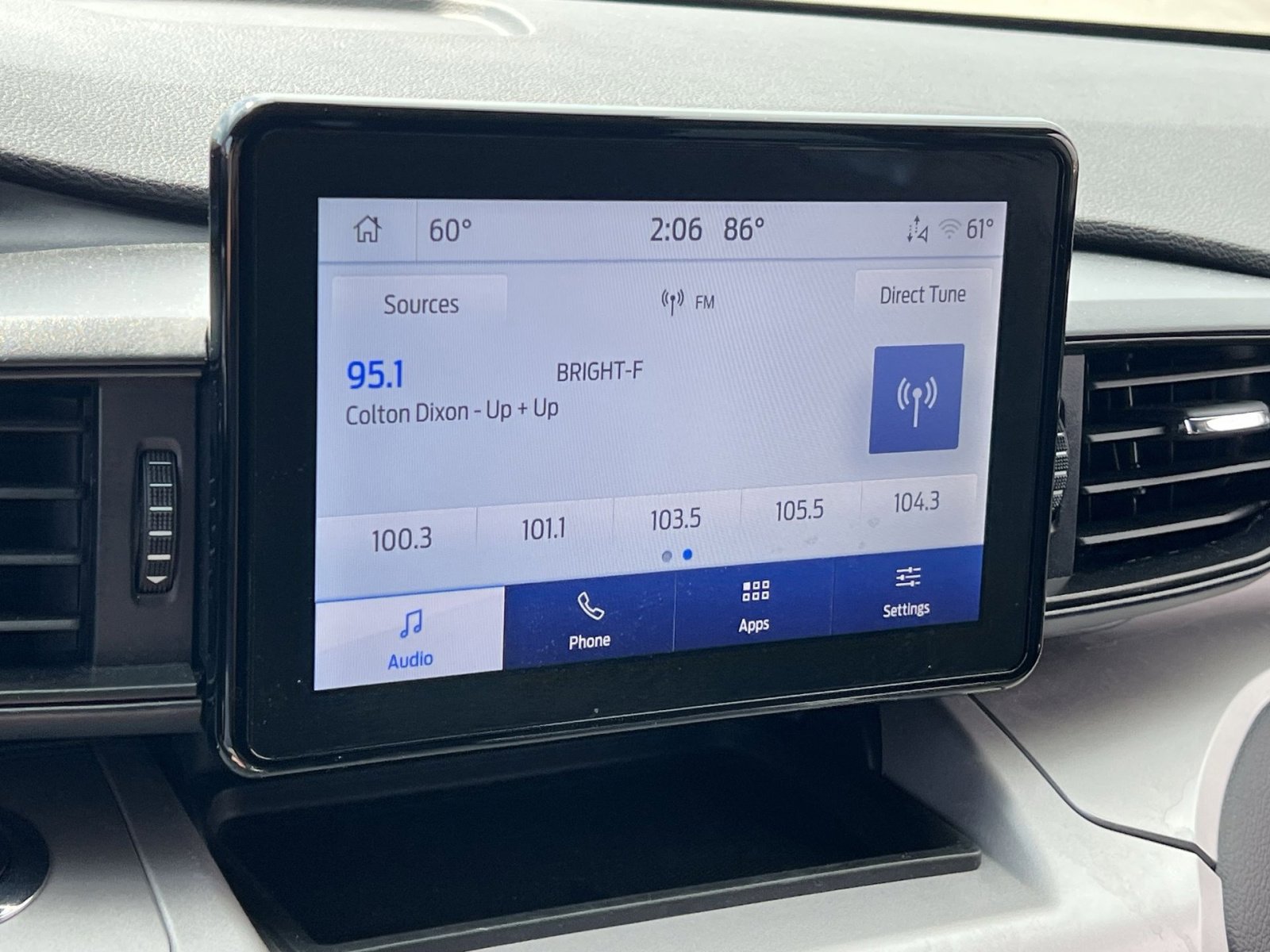 Used 2023 Ford Explorer XLT AWD/4WD image 26