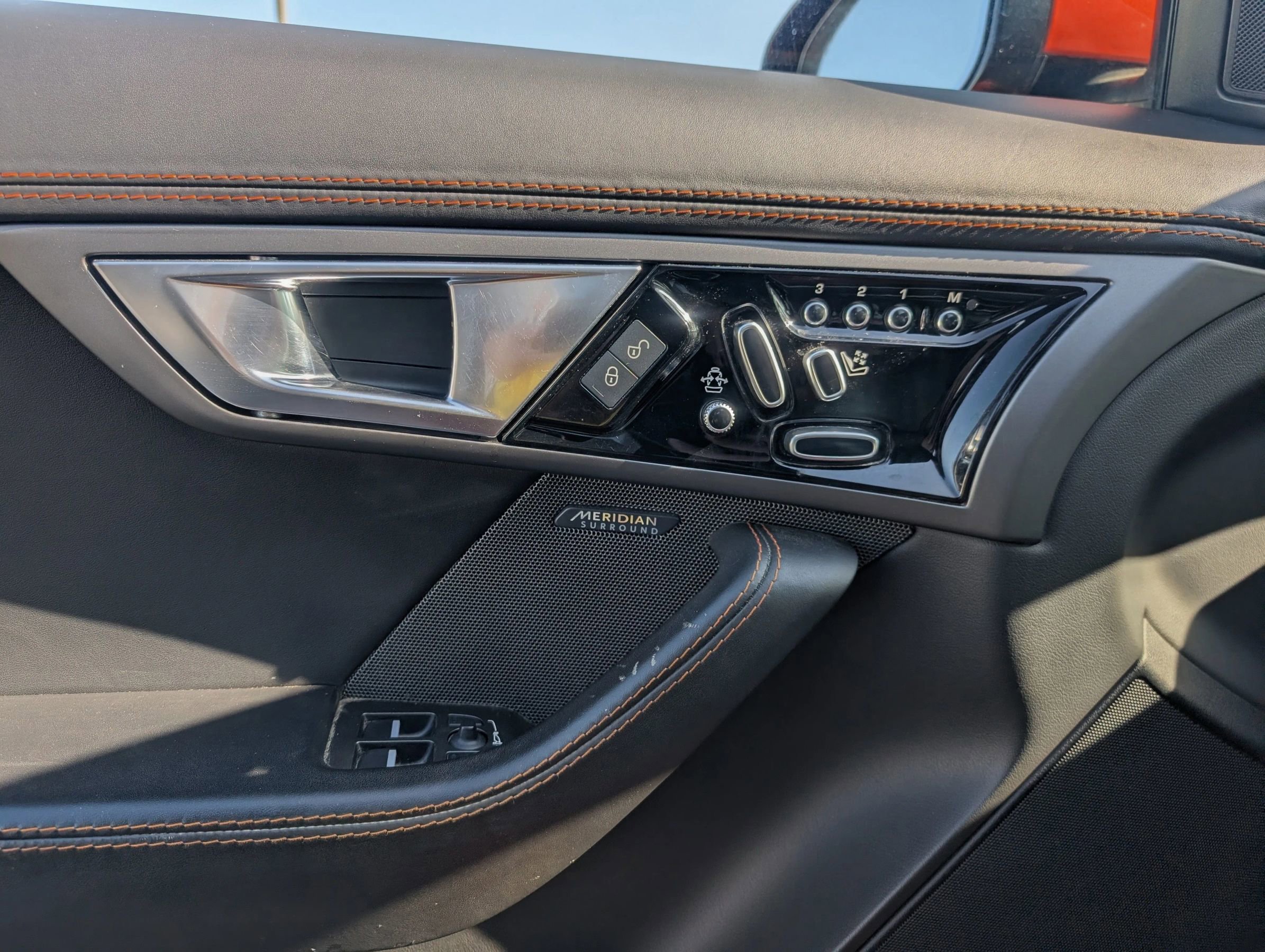 Used 2016 Jaguar F-TYPE R image 28