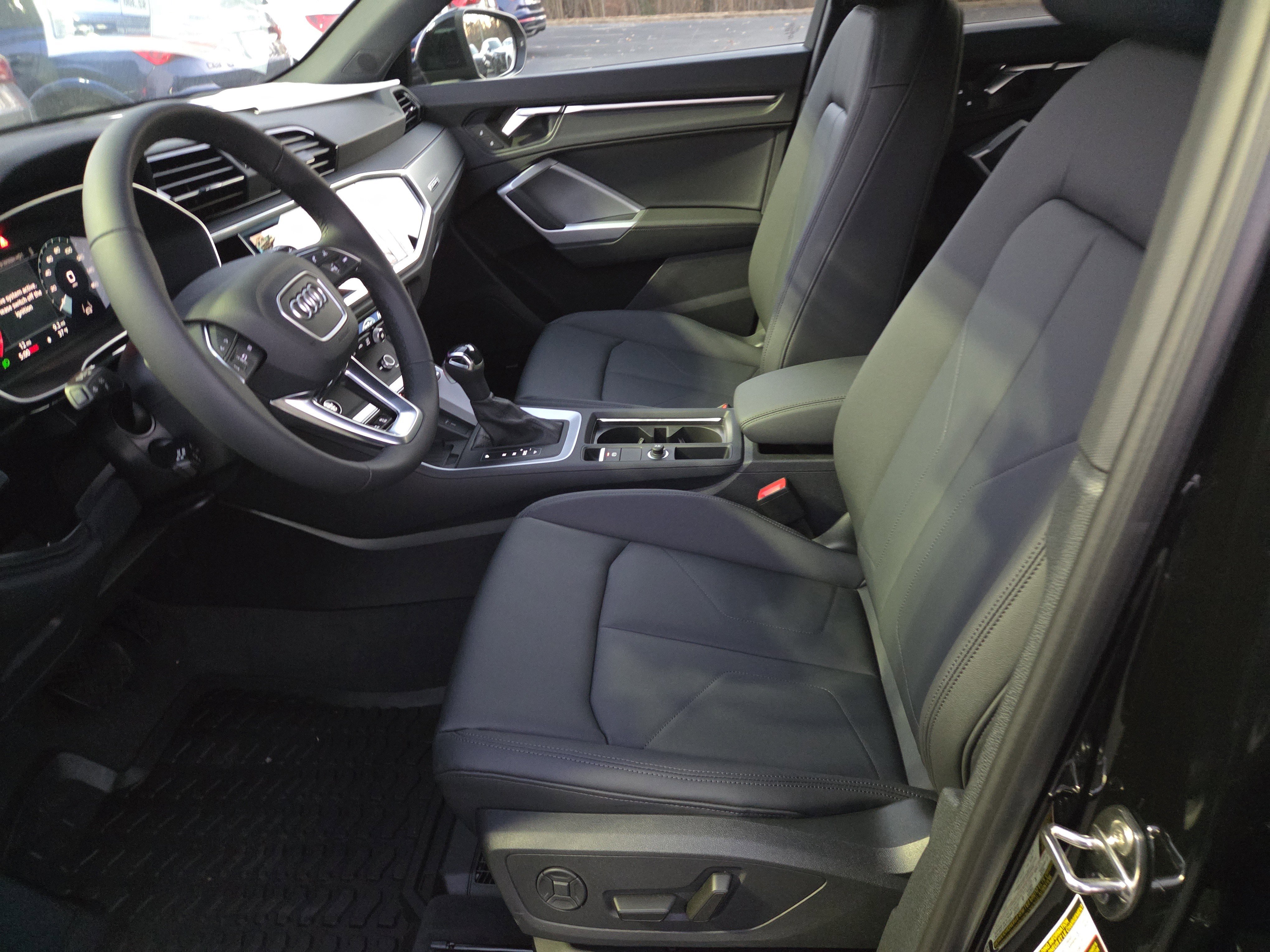 New 2025 Audi Q3 2.0T Premium image 4