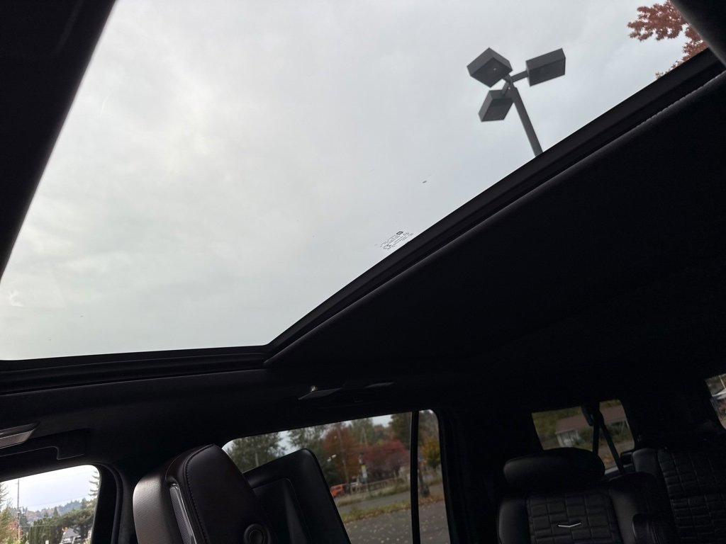 Used 2022 Cadillac Escalade ESV Premium Luxury Platinum image 46