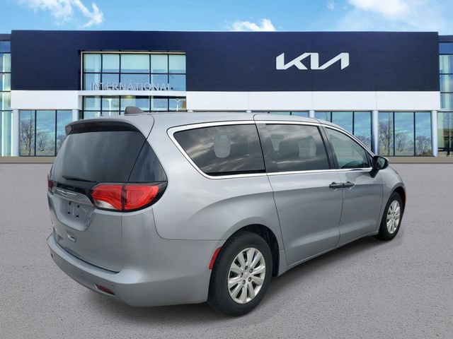 Used 2019 Chrysler Pacifica L image 4