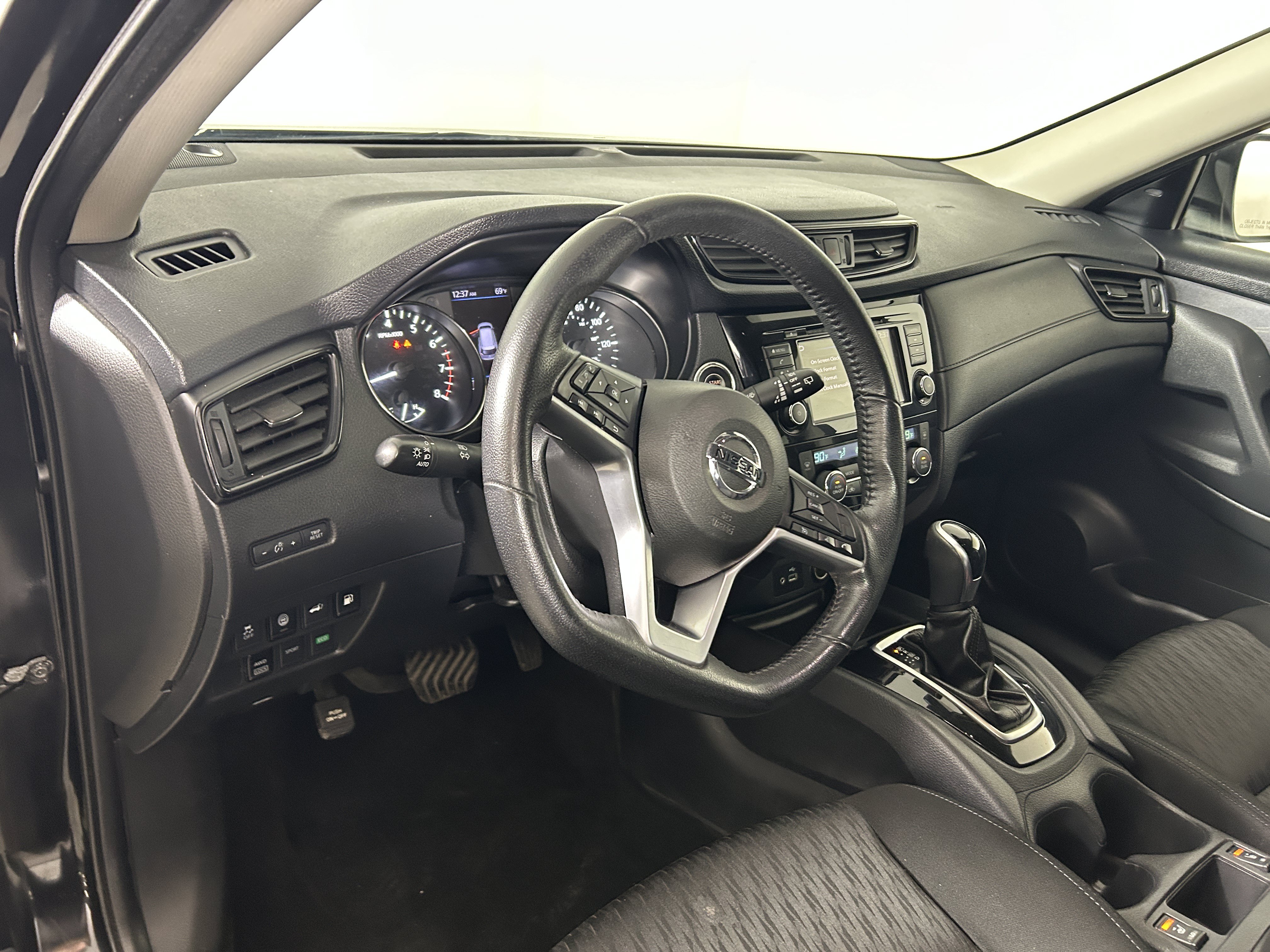 Used 2020 Nissan Rogue SV AWD/4WD image 11