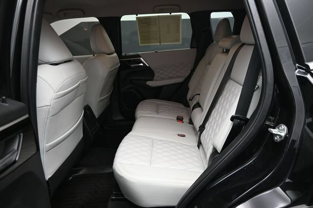 Used 2024 Mitsubishi Outlander SEL Black Edition FWD image 11