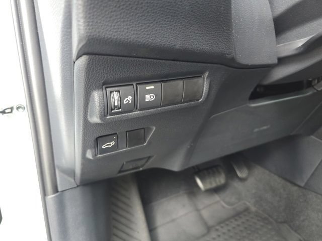 Used 2024 Toyota Corolla Cross XLE w/ Convenience Package AWD/4WD image 17