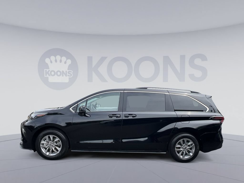 Used 2026 Toyota Sienna LE FWD image 2