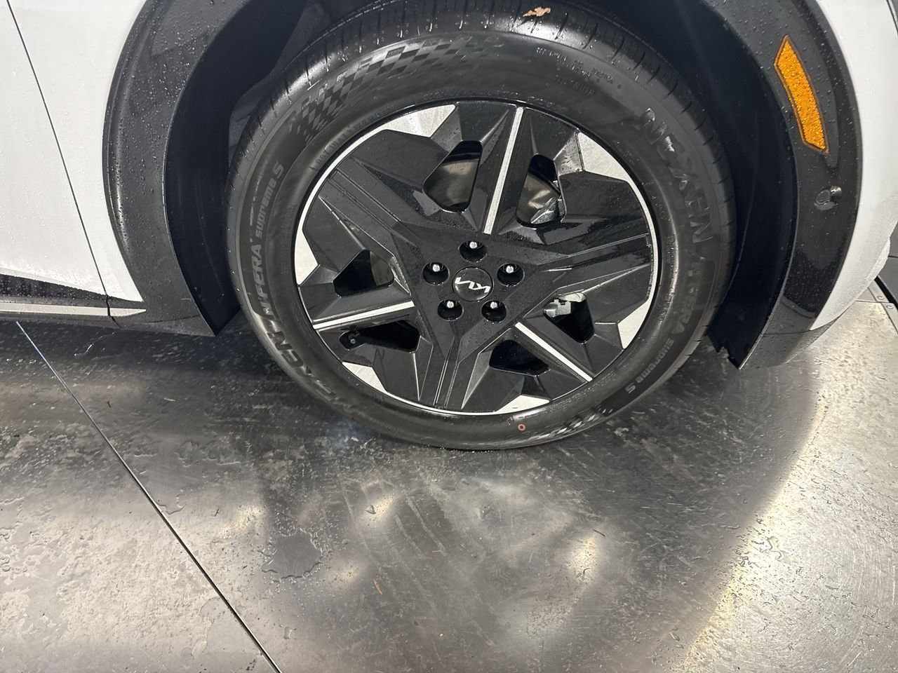 New 2025 Kia EV6 Wind image 14