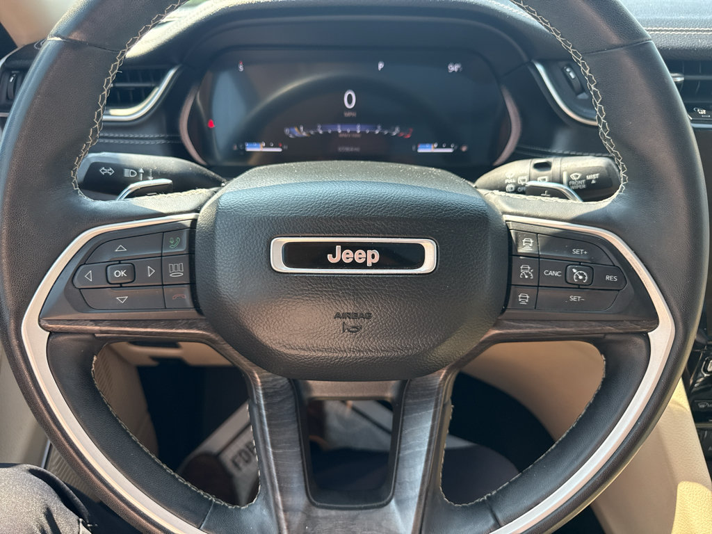 Used 2022 Jeep Grand Cherokee Limited w/ Luxury Tech Group II AWD/4WD image 24