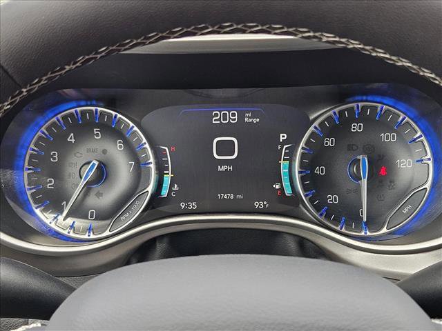 Used 2025 Chrysler Pacifica Select FWD image 13