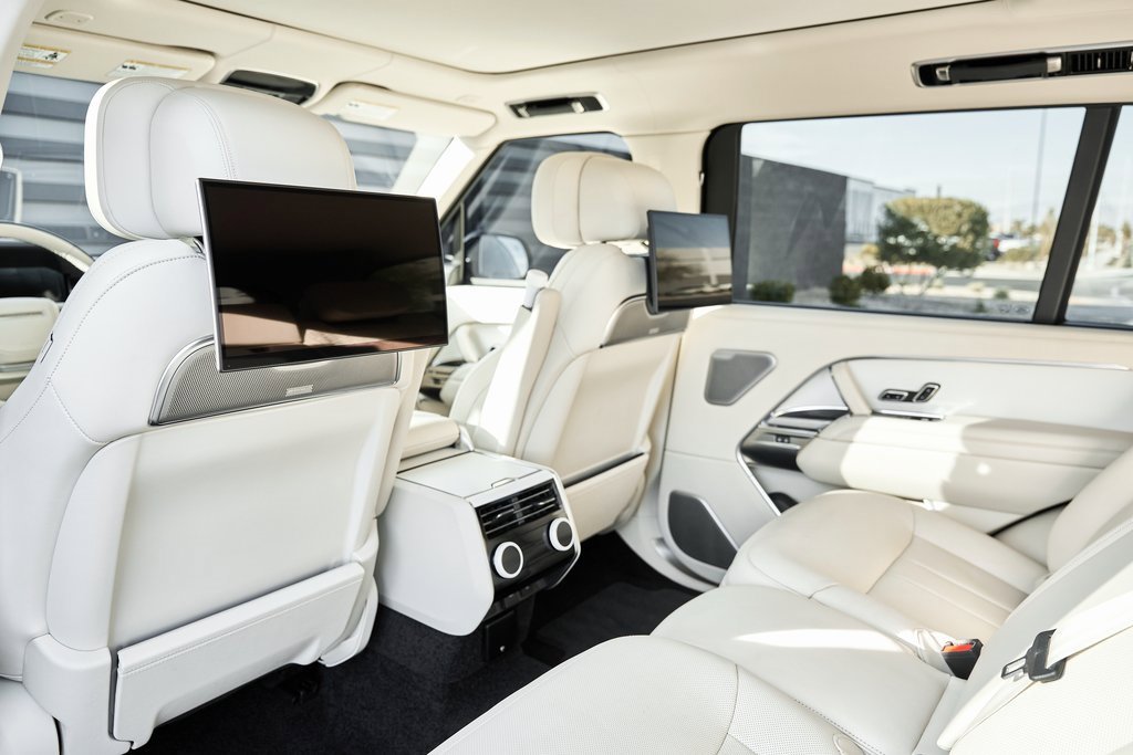 Used 2024 Land Rover Range Rover SV image 40