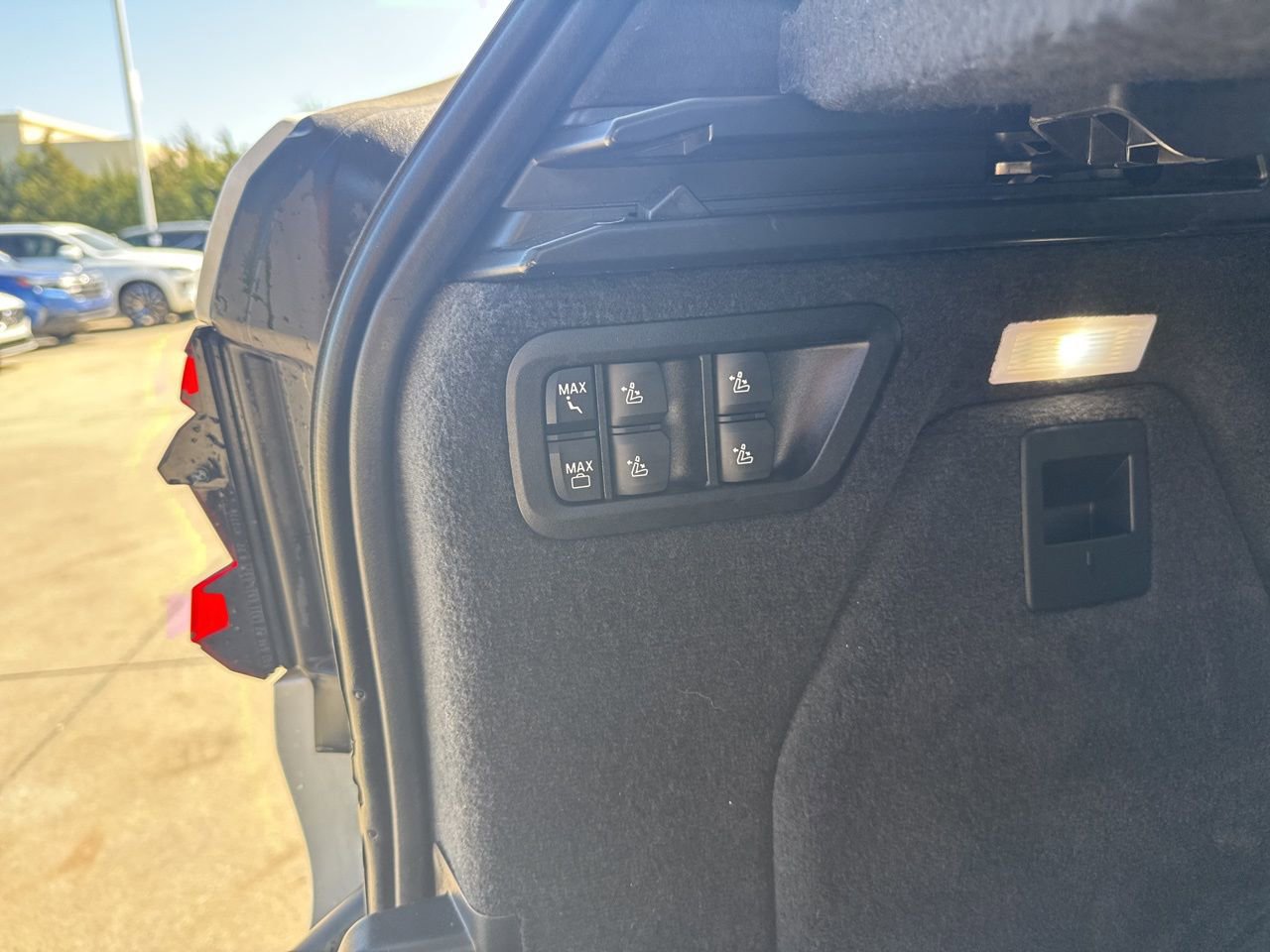 Used 2025 BMW X7 xDrive40i w/ Climate Comfort Package image 11