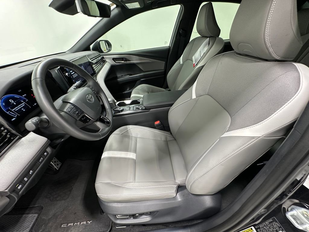 Used 2025 Toyota Camry LE image 10