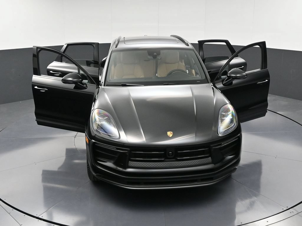 Certified 2026 Porsche Macan AWD/4WD image 34
