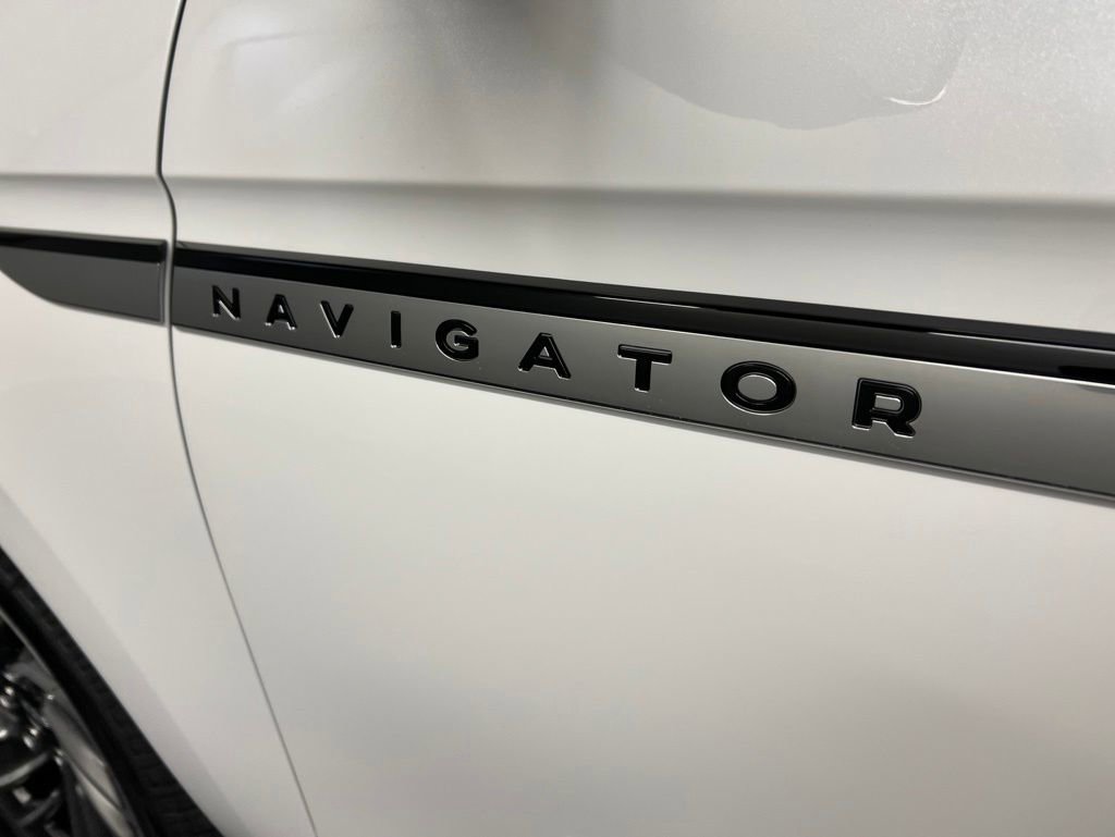 New 2026 Lincoln Navigator Reserve AWD/4WD image 43