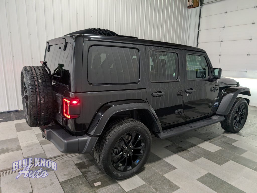 Used 2023 Jeep Wrangler Unlimited Sahara w/ Cold Weather Group AWD/4WD image 4